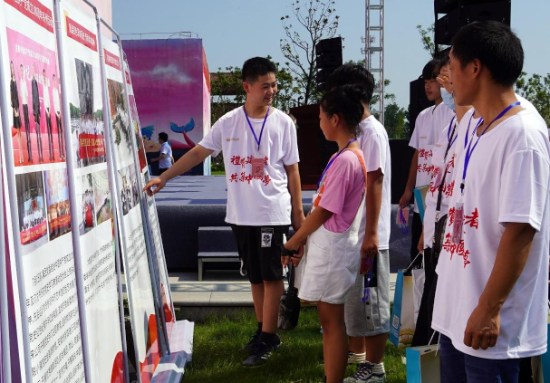 2021年度万象城平台,万象城(中国)一站式服务平台控股集团关爱农民工公益活动新闻媒体汇编