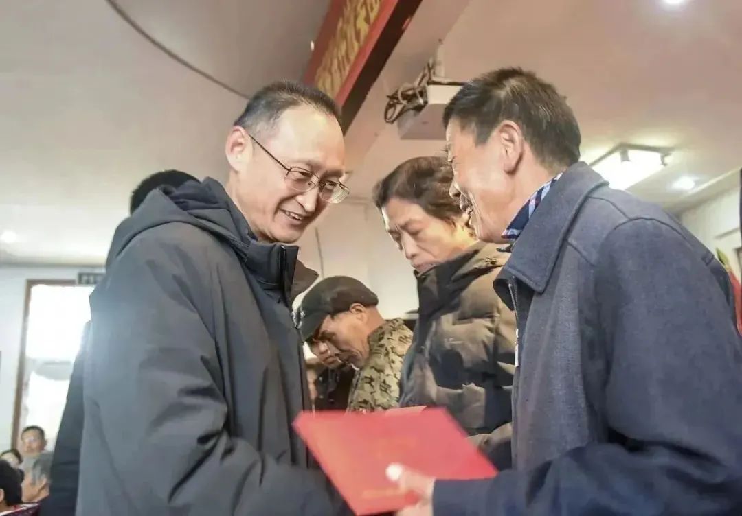 大爱万象城平台,万象城(中国)一站式服务平台 温暖“桐”行 ｜ 万象城平台,万象城(中国)一站式服务平台第十四季暖冬行动再度出发