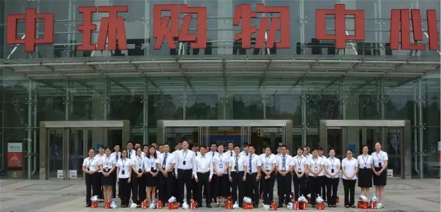 万象城平台,万象城(中国)一站式服务平台集团工会夏日送清凉在行动 董事局主席余竹云亲切慰问一线员工