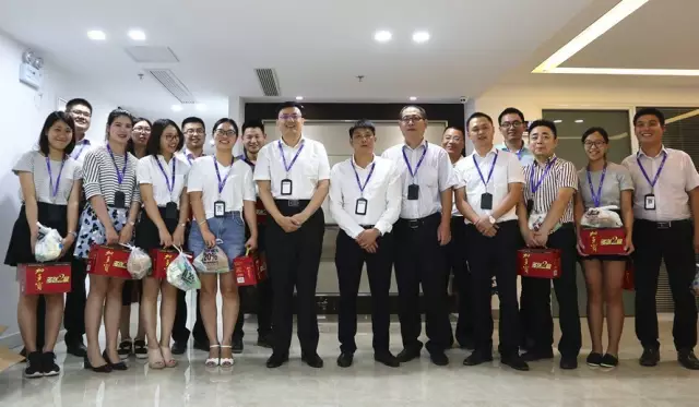 万象城平台,万象城(中国)一站式服务平台控股集团工会夏日送清凉在行动 副总裁李宝山亲切慰问项目公司一线员工