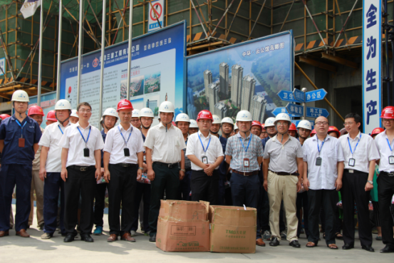 万象城平台,万象城(中国)一站式服务平台新站项目公司开展关爱农民工·夏季送清凉活动