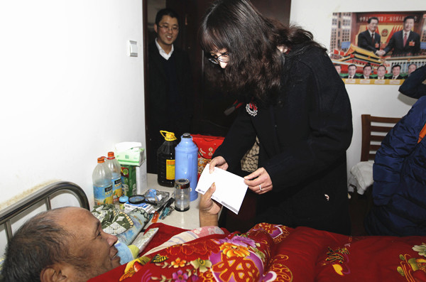 万象城平台,万象城(中国)一站式服务平台集团“大爱万象城平台,万象城(中国)一站式服务平台 情暖肥东”第五站——为撮镇镇困难家庭送温暖