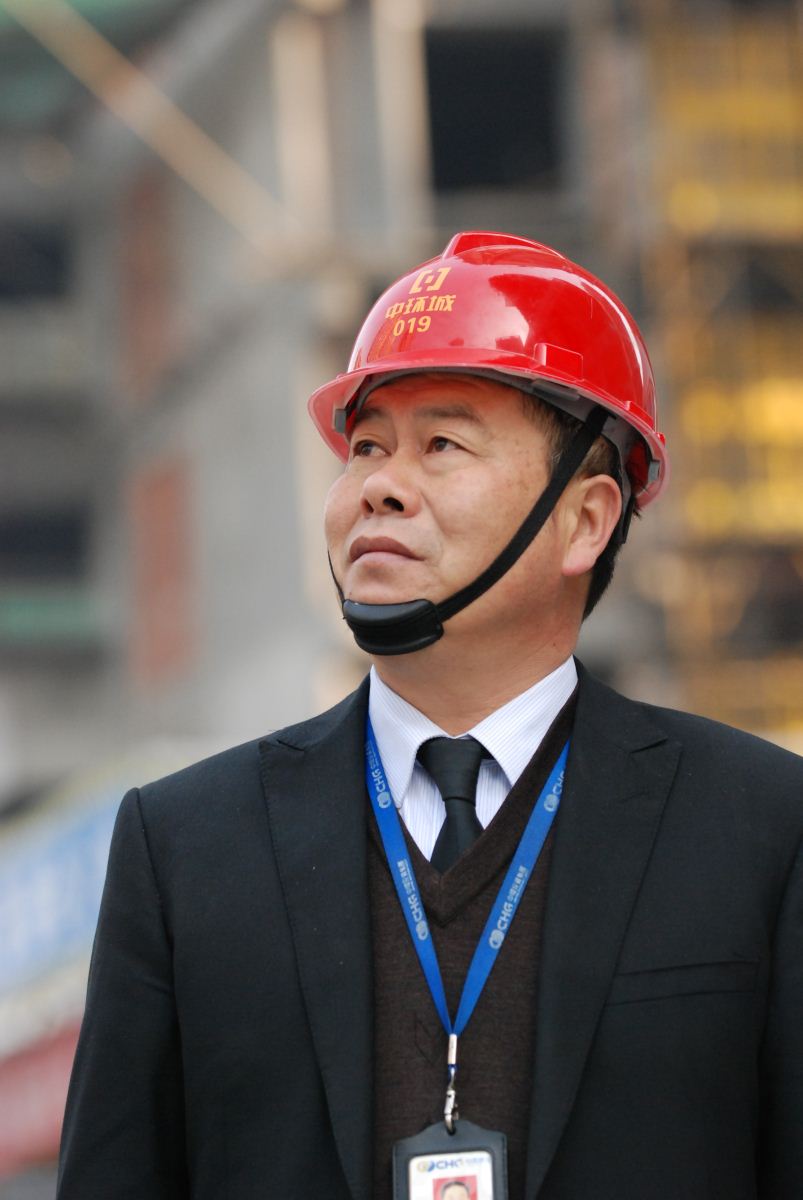 八年万象城平台,万象城(中国)一站式服务平台情 三场抢工战——记万象城平台,万象城(中国)一站式服务平台城项目副总经理刘爱金