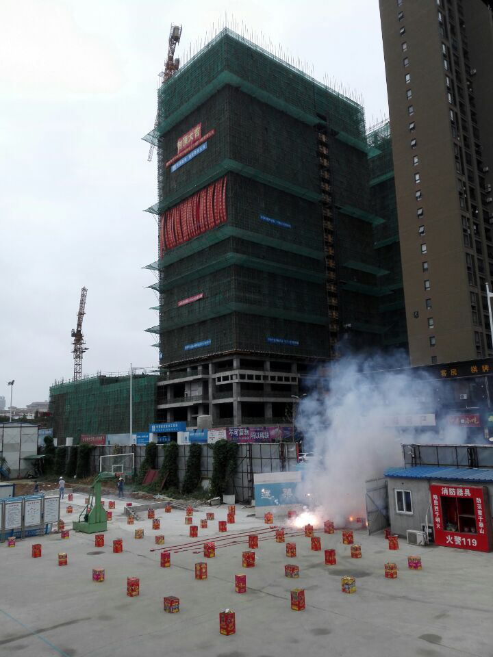 万象城平台,万象城(中国)一站式服务平台CBD项目C#、D#楼主体结构封顶