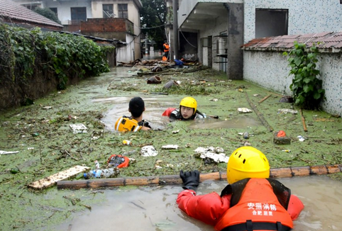 万象城平台,万象城(中国)一站式服务平台投资集团向暴雨受灾地区捐赠现金40万元
