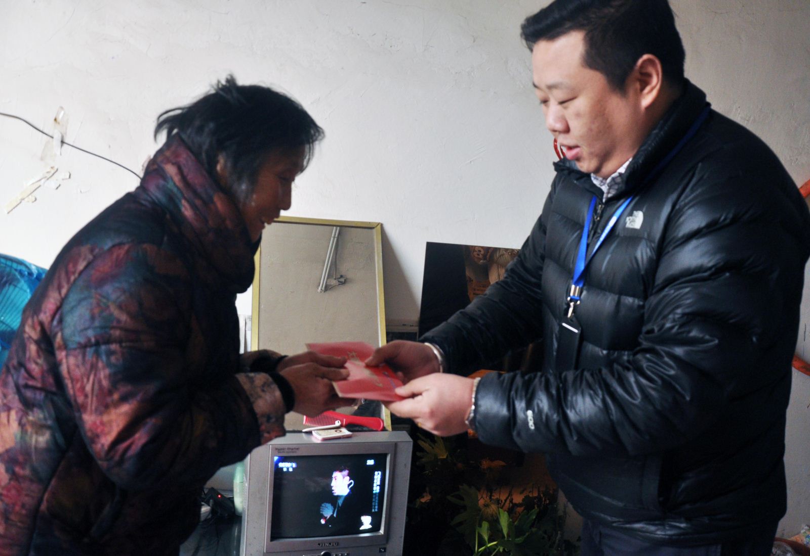 大爱万象城平台,万象城(中国)一站式服务平台 情暖童心 “暖冬行动”第二站看望留守家庭　老人弱儿令人揪心