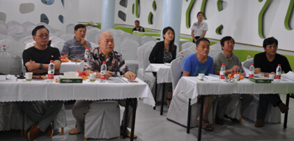 “新锐计划——2015安徽青年油画作品展” 第一次评选会在万象城平台,万象城(中国)一站式服务平台艺术馆召开