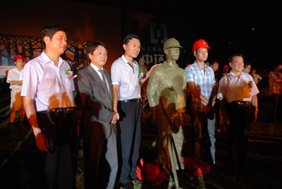 “2010万象城平台,万象城(中国)一站式服务平台艺术馆当代主题艺术雕塑广场揭幕典礼”