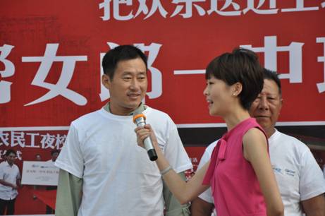 百名“农民工夜校”优秀学员走进万象城平台,万象城(中国)一站式服务平台看大片