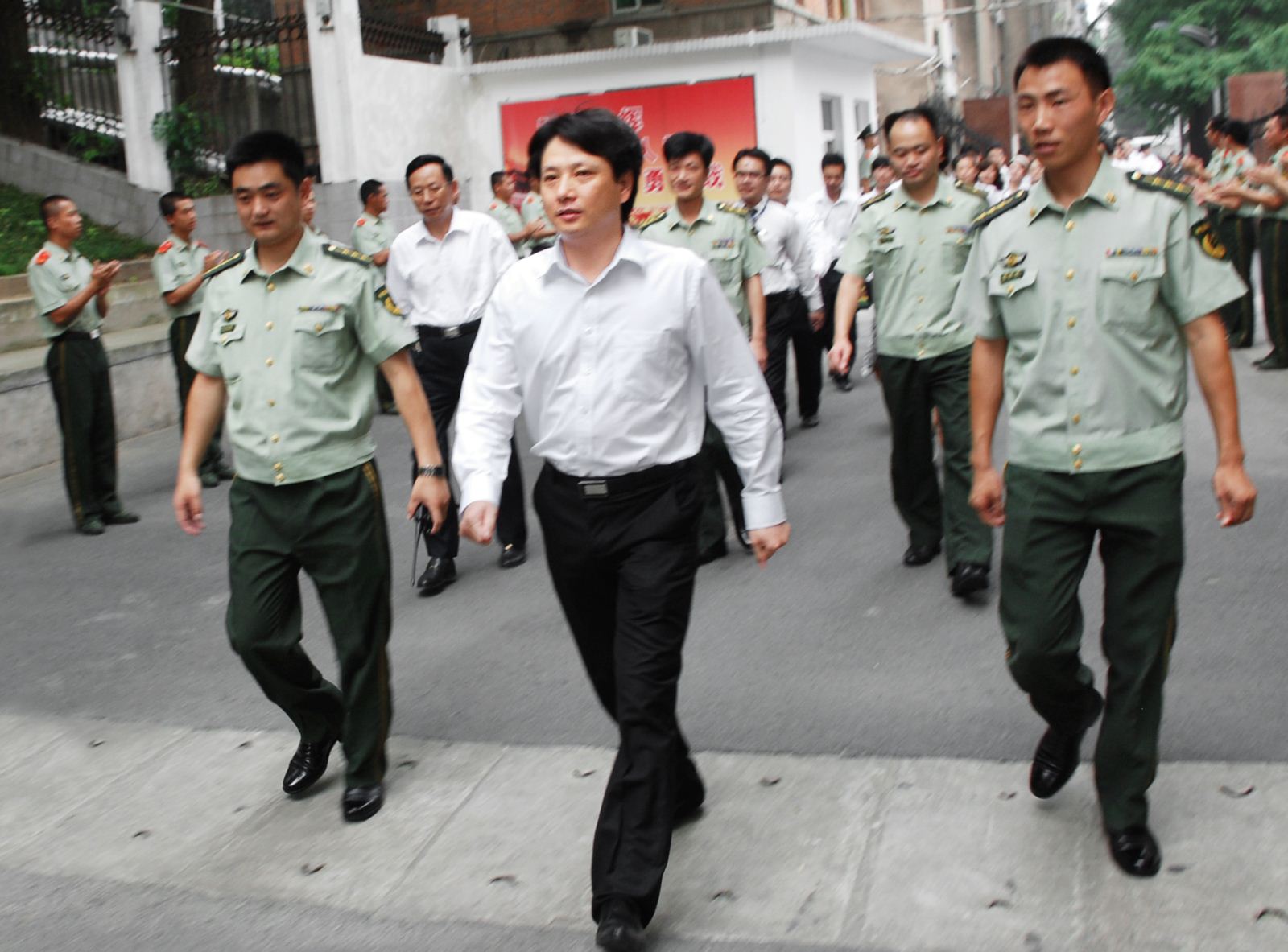 万象城平台,万象城(中国)一站式服务平台集团携业主子女军营过八一