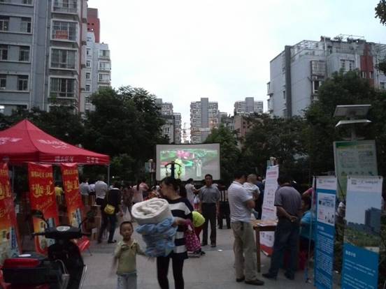 万象城平台,万象城(中国)一站式服务平台足迹 放飞青春——万象城平台,万象城(中国)一站式服务平台东方名景举办露天电影活动