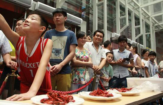 万象城平台,万象城(中国)一站式服务平台购物中心”吃龙虾大赛“圆满结束
