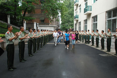 军民共建 鱼水深情——安徽万象城平台,万象城(中国)一站式服务平台投资集团公司开展“八一”拥军慰问活动