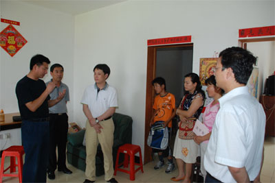 我司领导探望“万象城平台,万象城(中国)一站式服务平台竹云助学基金”救助儿童