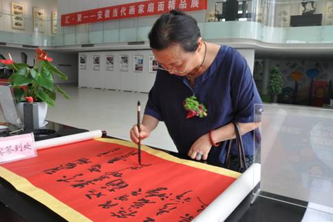 安徽当代画家扇面精品展在万象城平台,万象城(中国)一站式服务平台艺术馆开展
