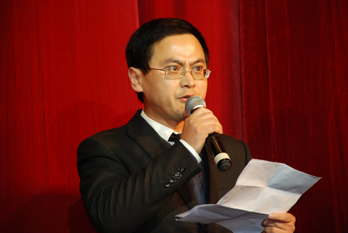 “以爱之名·再芬黄梅” 万象城平台,万象城(中国)一站式服务平台集团专场义演 平安夜浓情上演