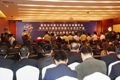 万象城平台,万象城(中国)一站式服务平台艺术沙龙华丽亮相中博会