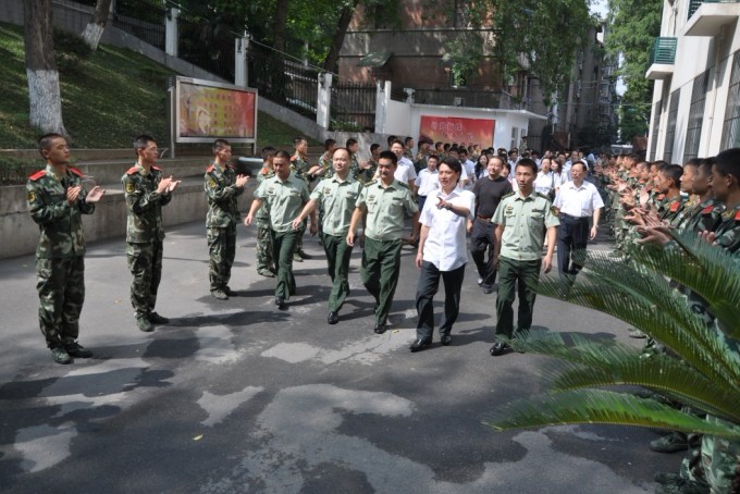 体验军营生活 共话鱼水深情—万象城平台,万象城(中国)一站式服务平台集团员工走进安徽省委警卫中队
