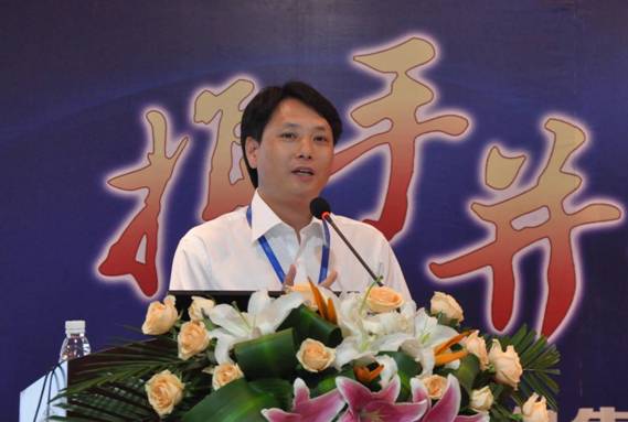 携手并进·共赢未来—万象城平台,万象城(中国)一站式服务平台投资集团2012年上半年度总结表彰大会