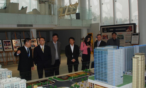 美中友好协会代表做客万象城平台,万象城(中国)一站式服务平台城 与安徽企业家畅谈地产投资