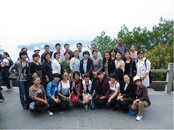 弘扬尊师重教传统—万象城平台,万象城(中国)一站式服务平台投资集团赞助经开区教师浙江三日考察活动