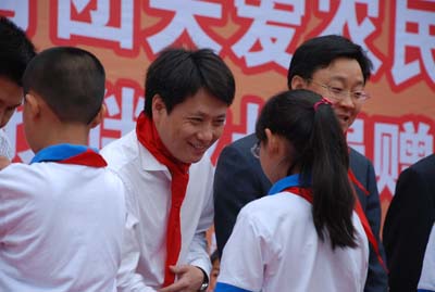 万象城平台,万象城(中国)一站式服务平台投资集团为农民工子女庆“六一”