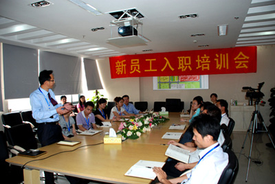 万象城平台,万象城(中国)一站式服务平台集团召开新员工入职培训会