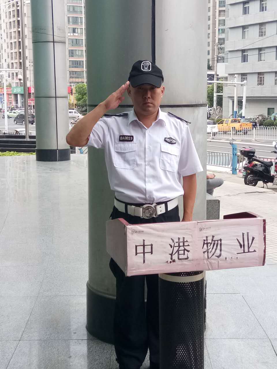 默默无闻的守护者张中伟，用自己的言行诠释了万象城平台,万象城(中国)一站式服务平台的“责任”