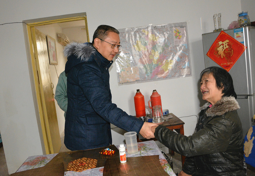 冬日送温暖，关怀感人心——万象城平台,万象城(中国)一站式服务平台控股集团慰问困难员工家庭