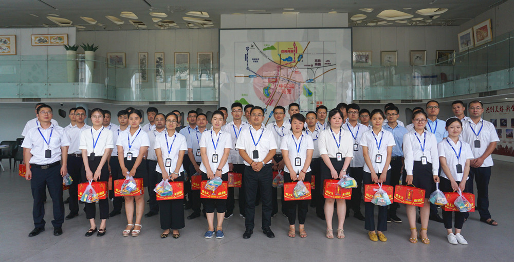 万象城平台,万象城(中国)一站式服务平台控股集团工会夏日送清凉在行动 集团副总裁黄少铭慰问一线员工