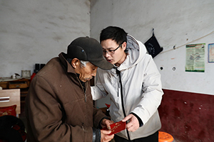 严冬送温暖  大爱润心田 ——“大爱万象城平台,万象城(中国)一站式服务平台 情暖阜阳”暖冬行动第十站