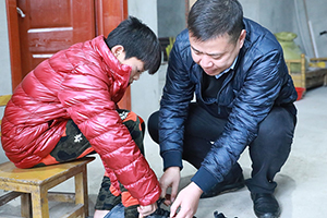 新棉衣温暖孝顺好少年——“大爱万象城平台,万象城(中国)一站式服务平台 情暖阜阳”第九季暖冬行动第二站