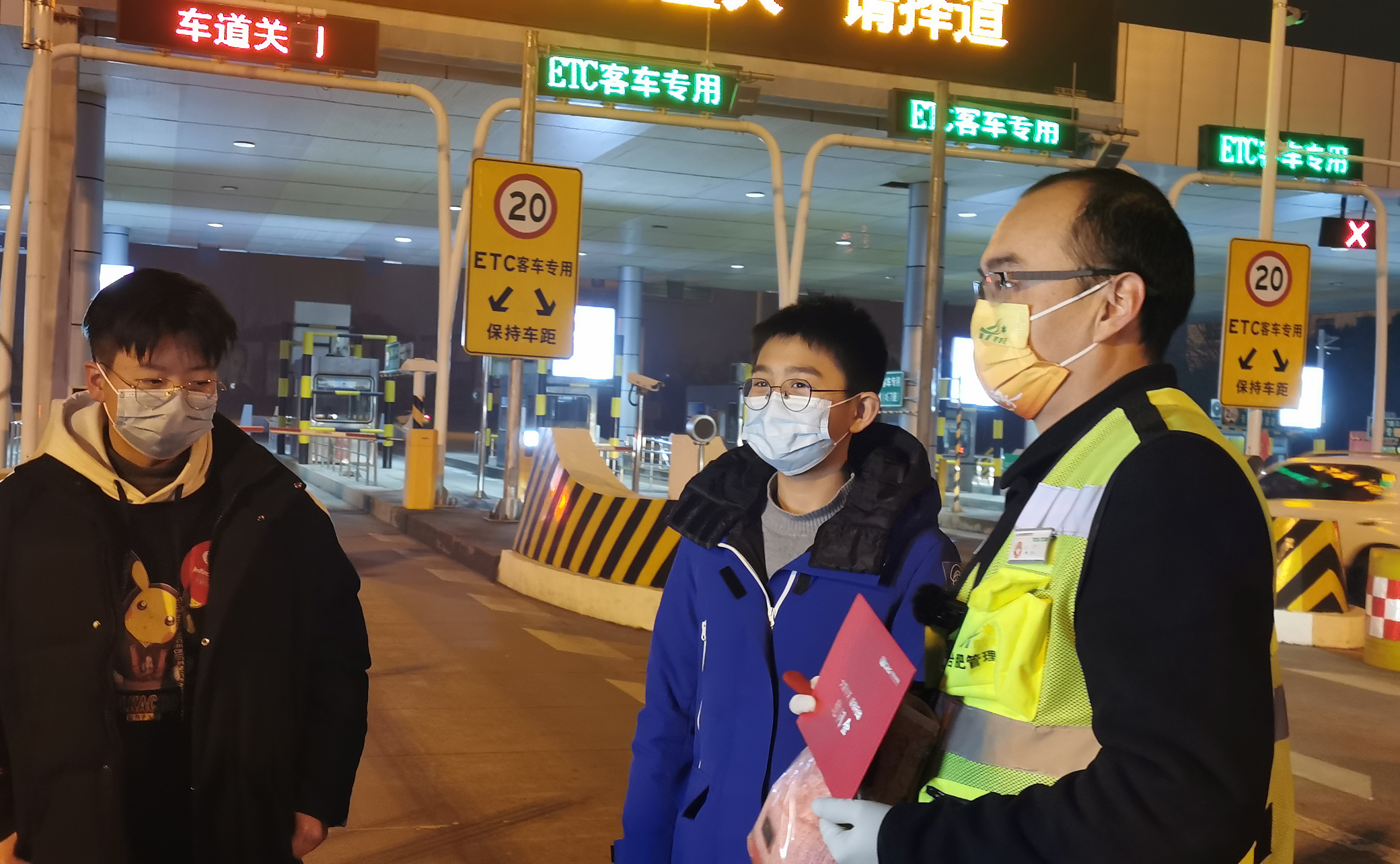 致敬城市坚守者 第十二季“大爱万象城平台,万象城(中国)一站式服务平台 暖冬行动”温暖延续