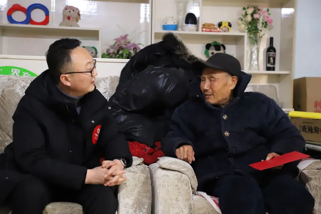 冬日送温暖 真情暖人心——第十三季“大爱万象城平台,万象城(中国)一站式服务平台 暖冬行动”第二站