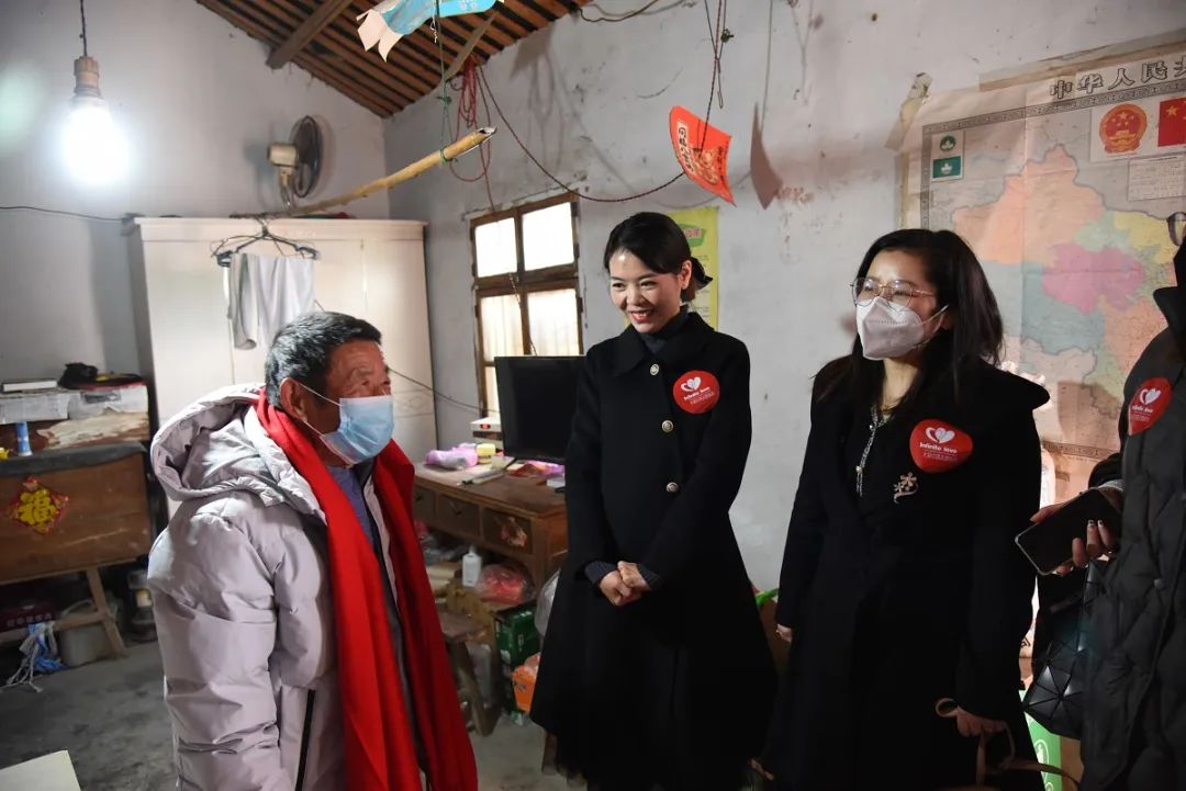 一条围巾一套书 暖心助力送上门——第十三季“大爱万象城平台,万象城(中国)一站式服务平台 暖冬行动”第三站