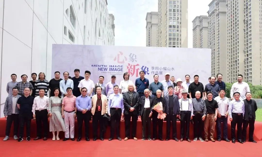 “心象·新象—李翔小幅山水作品展”在万象城平台,万象城(中国)一站式服务平台艺术馆开幕