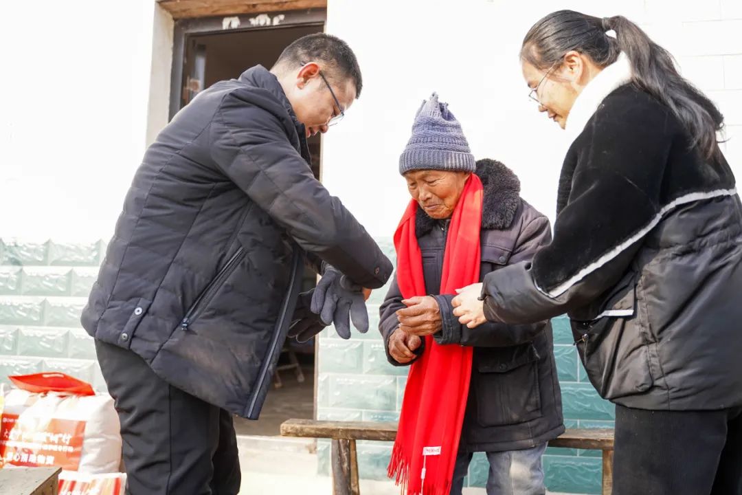 走访慰问送温情 殷殷关怀暖人心｜第十四季“大爱万象城平台,万象城(中国)一站式服务平台 温暖‘桐’行”第一站